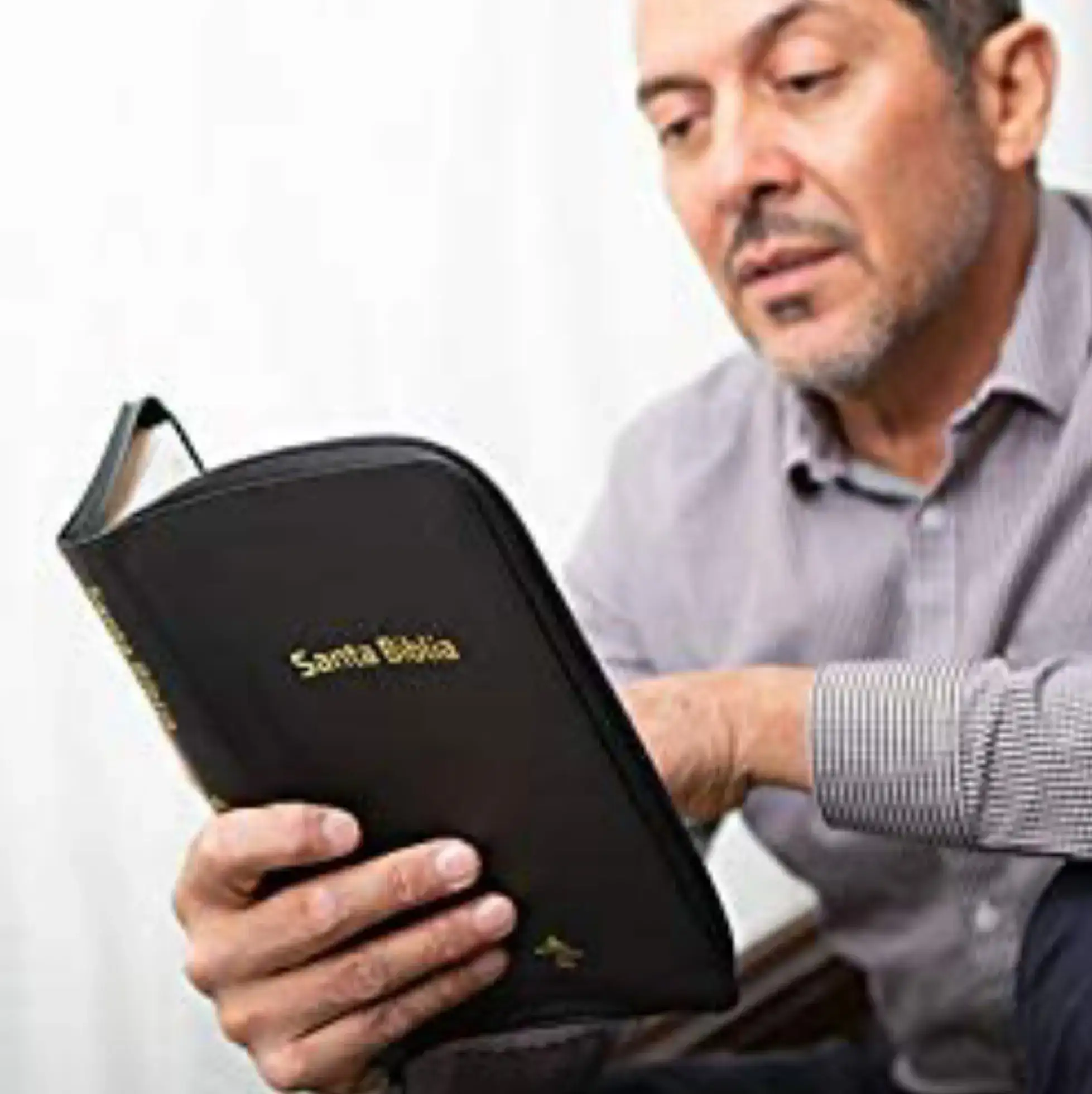 Biblia portátil con cierre RVR60 4