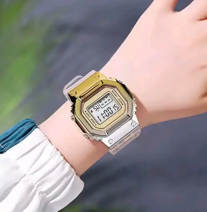 Reloj Deportivo Digital Cuadrado Transparente Degrade Dorado Plateado