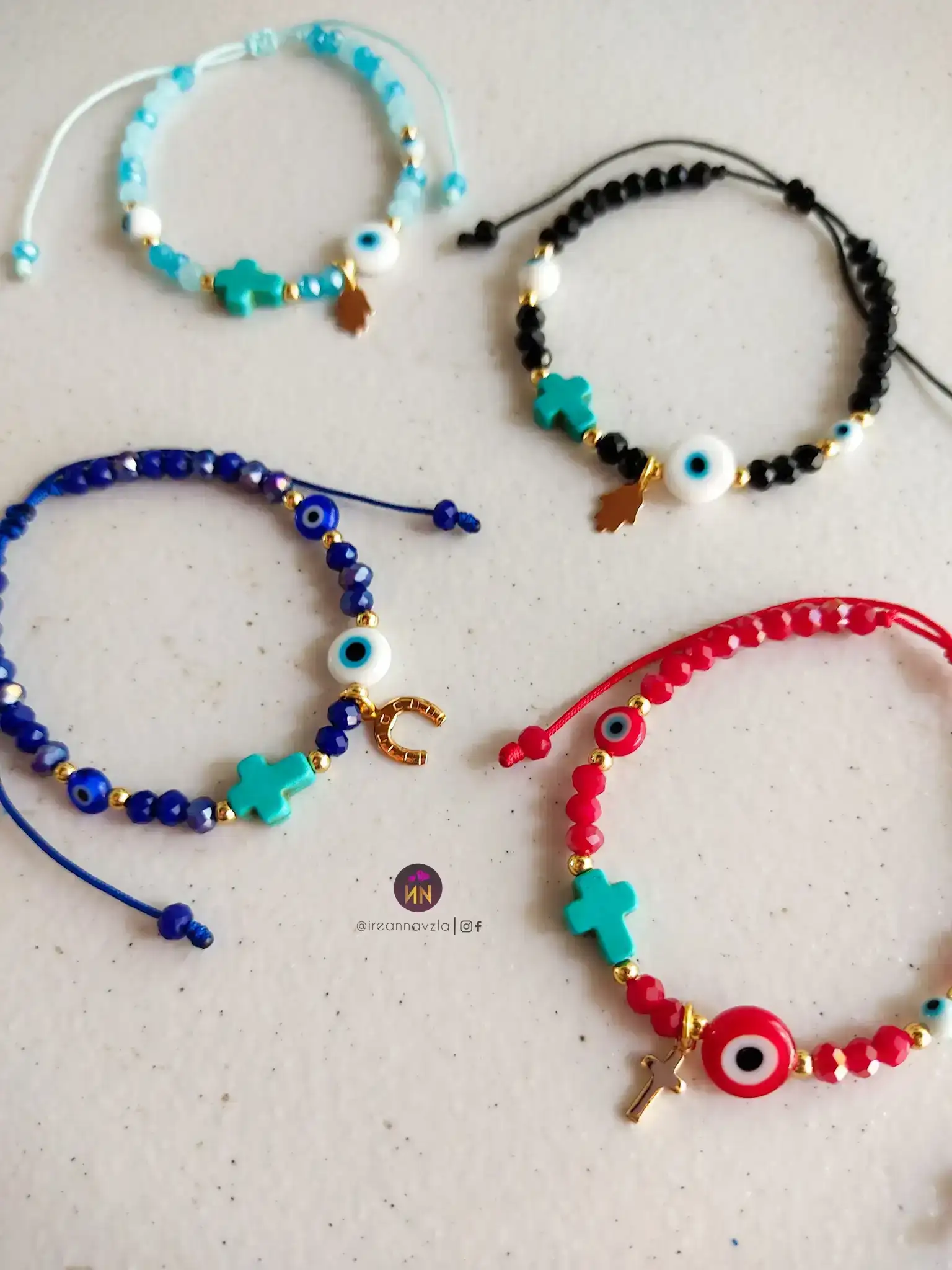 Pulsera ojitos y cristal  2