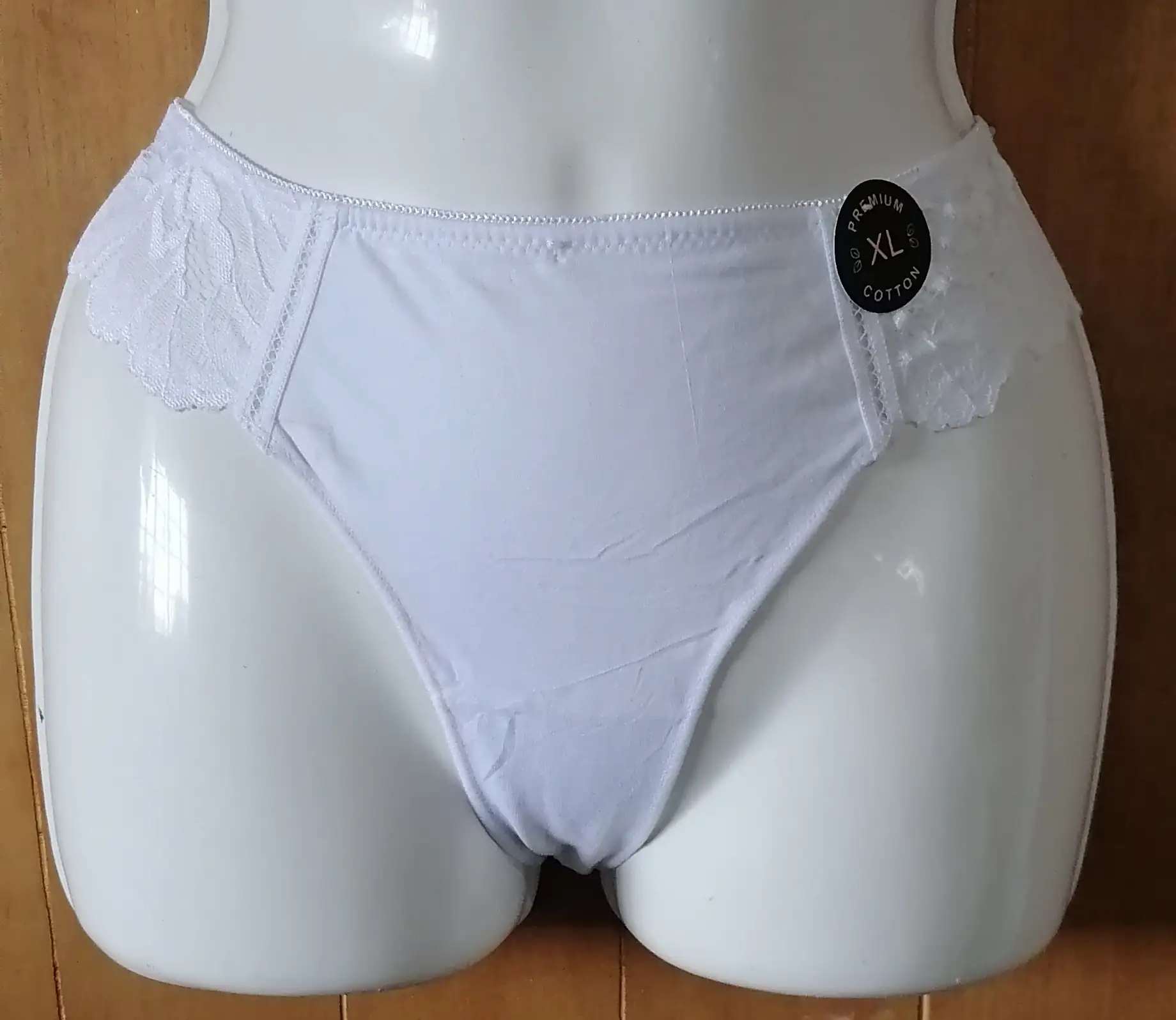 Tanga encaje blanca  2