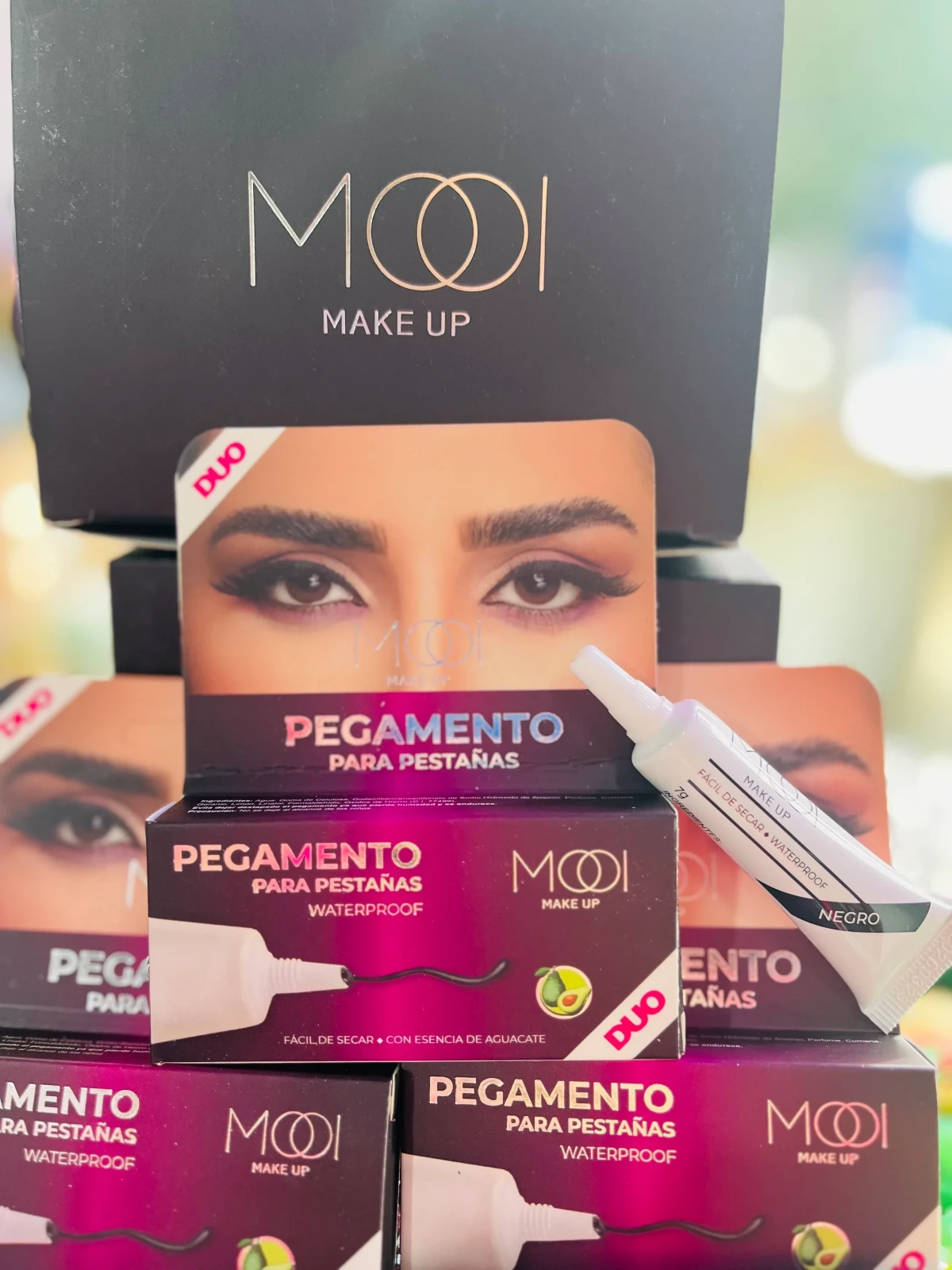 Blíster con 12 Pegamentos para pestaña
