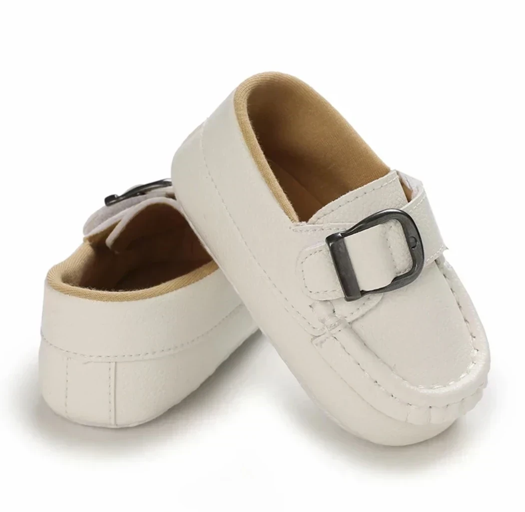 ZAPATITOS BLANCO MOCASÍN  2
