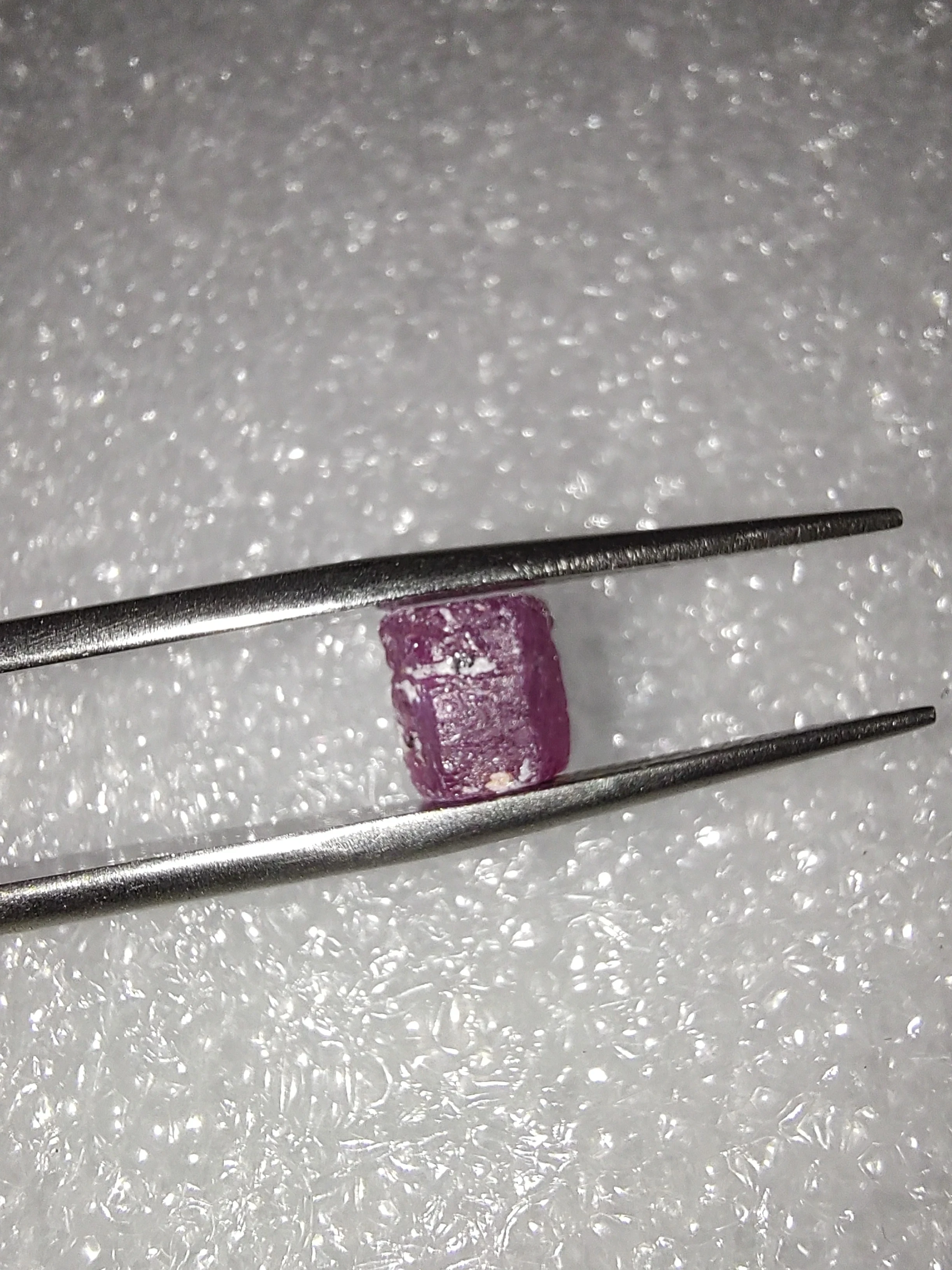Rubi natural en bruto de 2.85 quilates 2