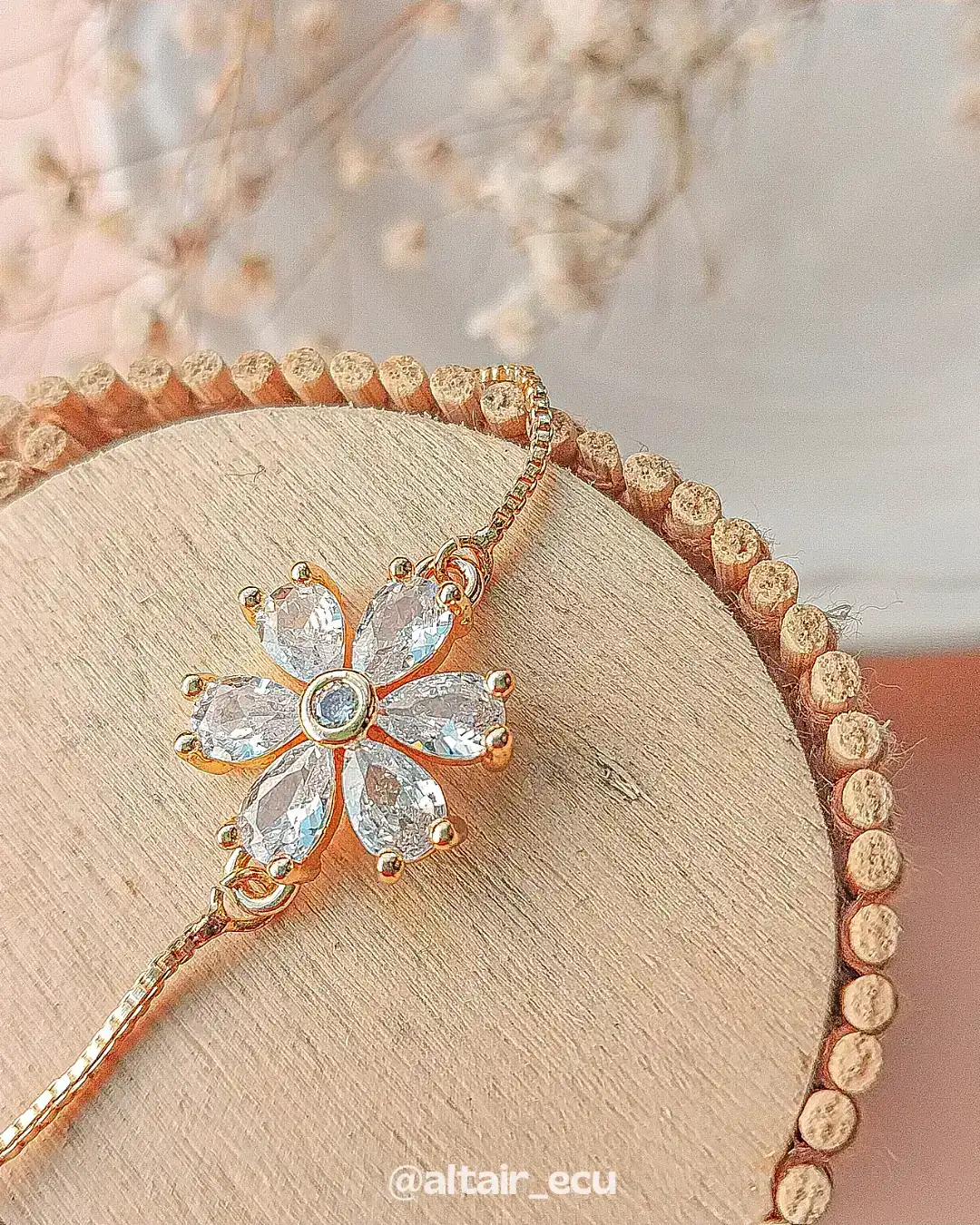 Pulsera Ajustable de Flor 