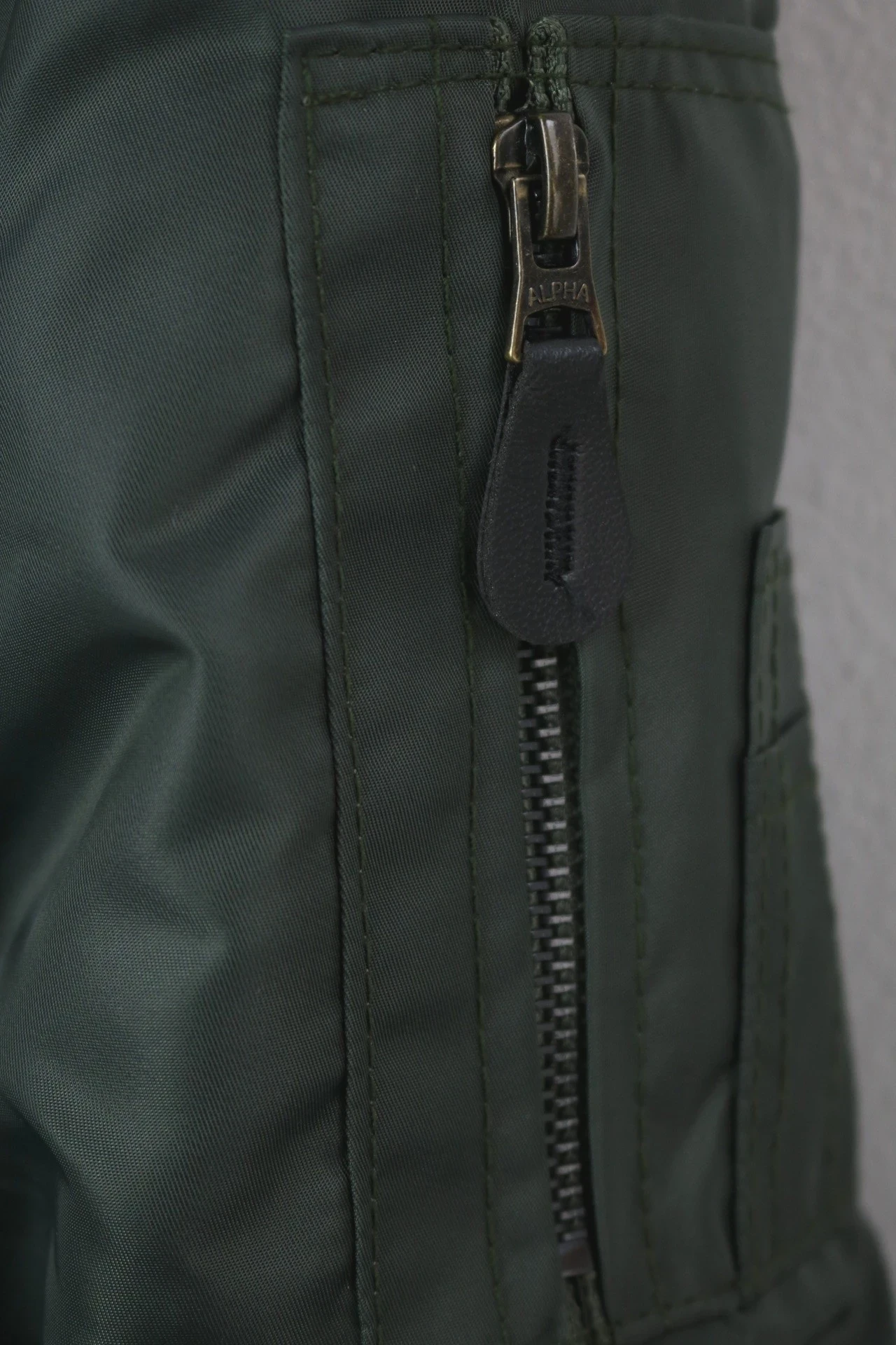 Chaqueta bomber verde  2