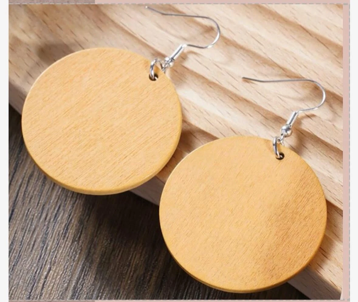 Pendientes con diseño circular en tono mostaza 