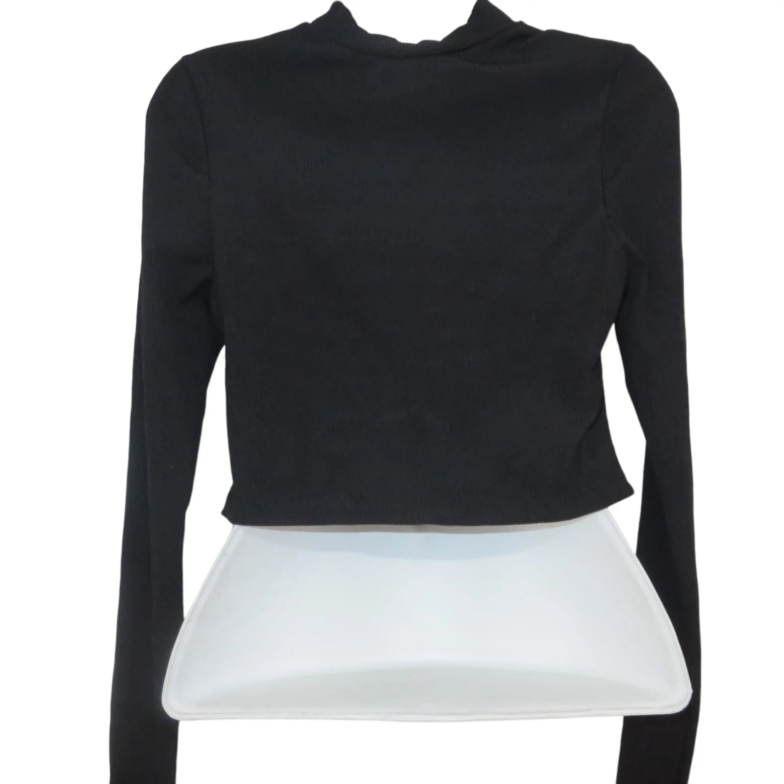 Crop Top negro manga larga con escote 3