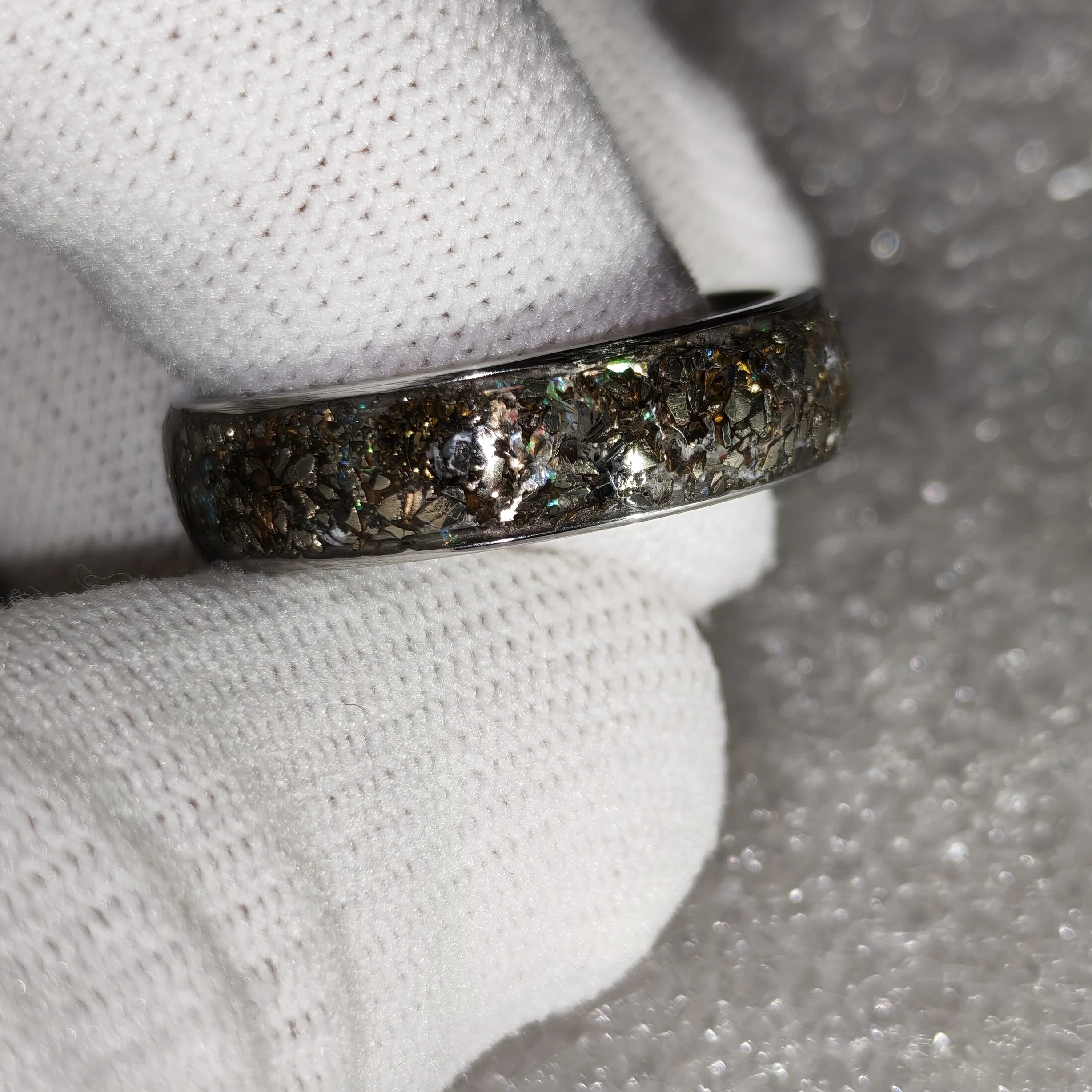 Anillo de pirita y mica aurora espectacular 
