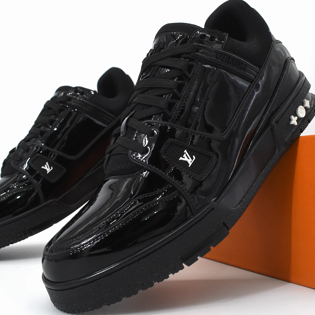 LV Trainer Negro Satin 2