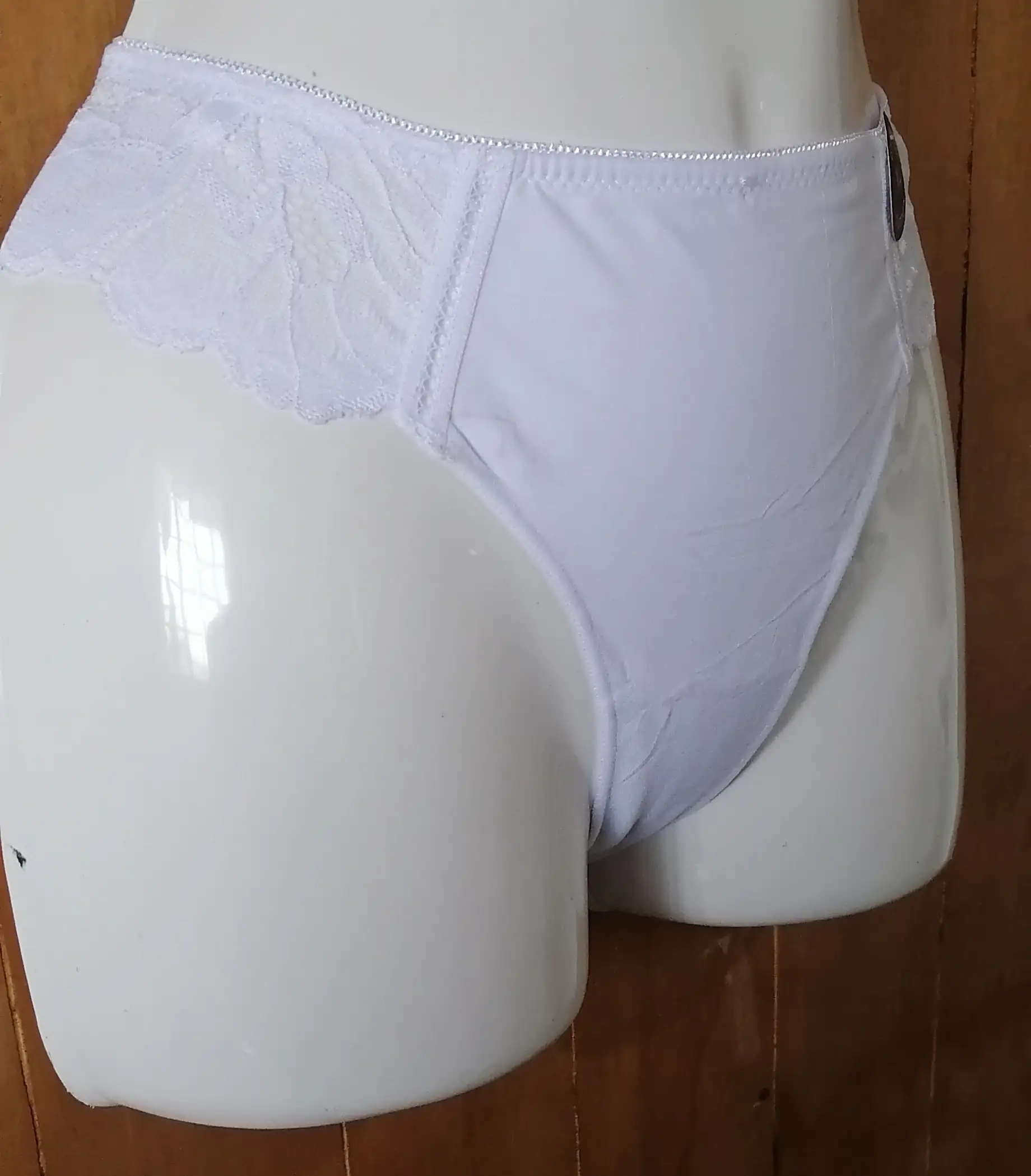 Tanga encaje blanca 