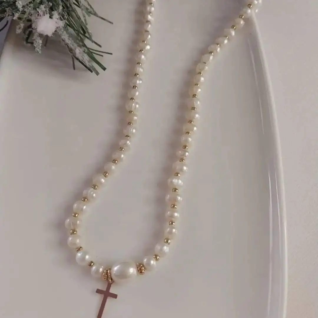 Collar de Perlas con Crucita