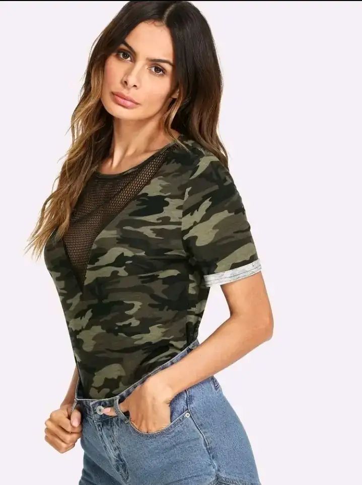 Camiseta de malla con estampado de camuflaje 3