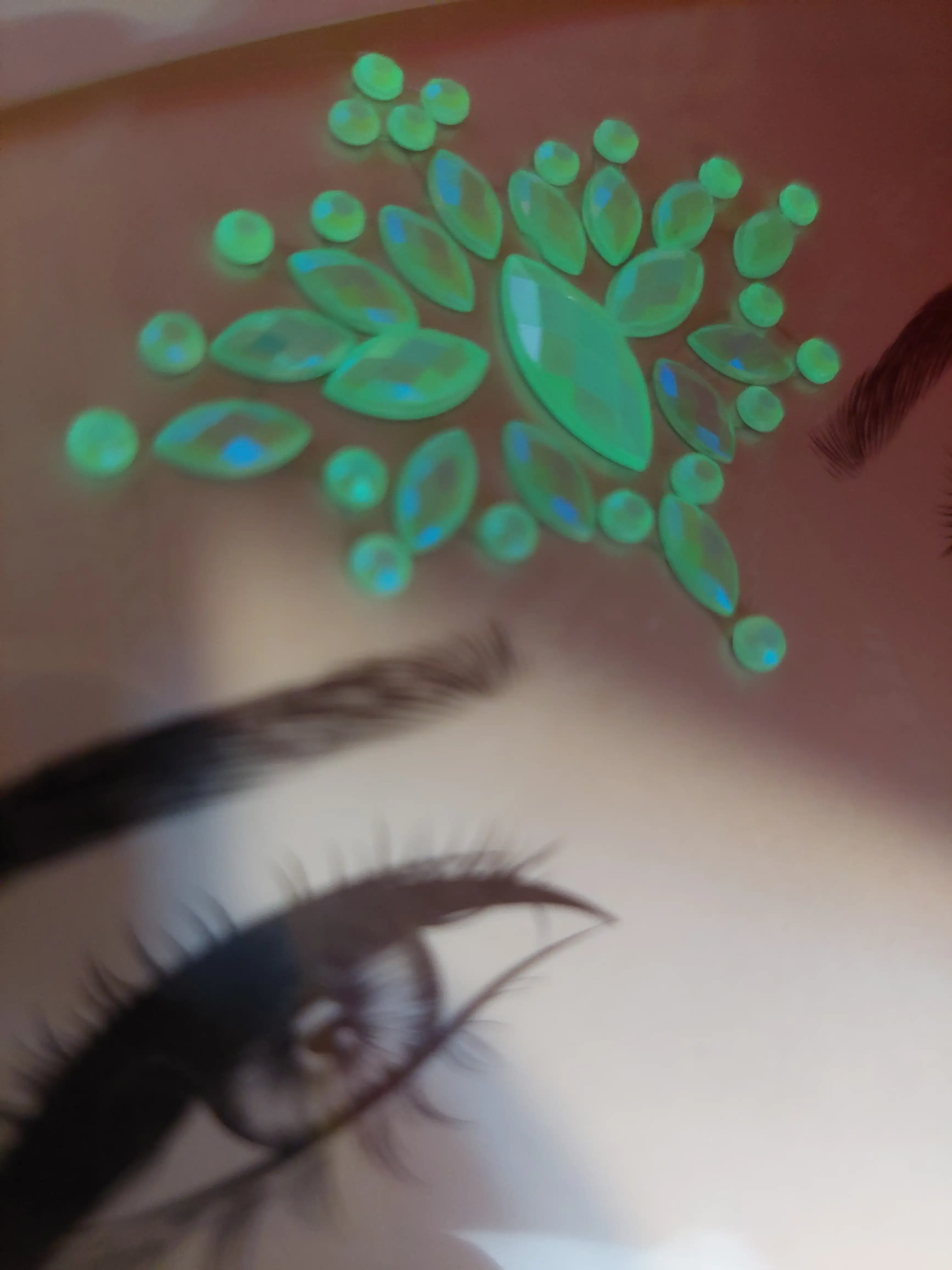 Gemas adhesivas Brillan en la oscuridad 2
