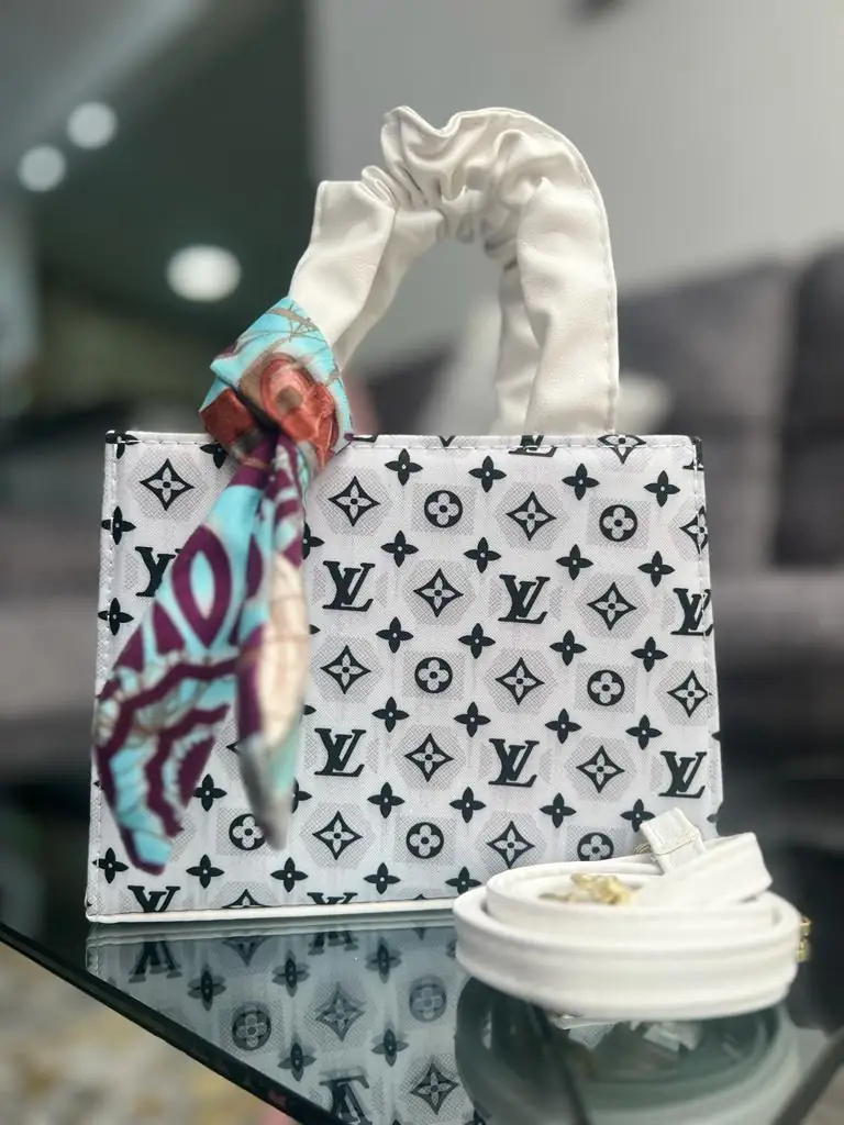 Cajita LV pañuel 4