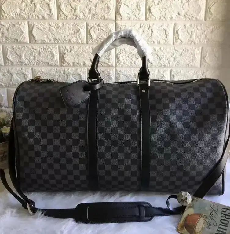 Louis Vuitton  2