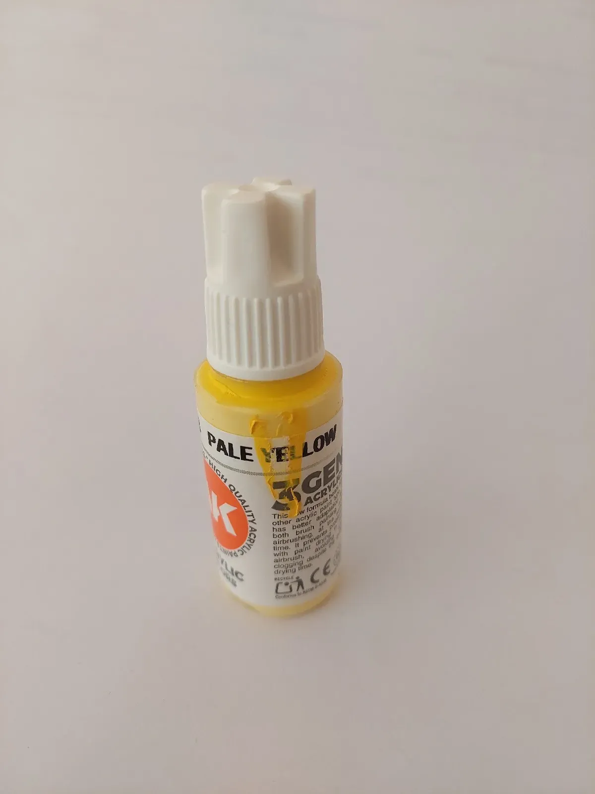 *DERRAMADO* PALE YELLOW – STANDARD 3