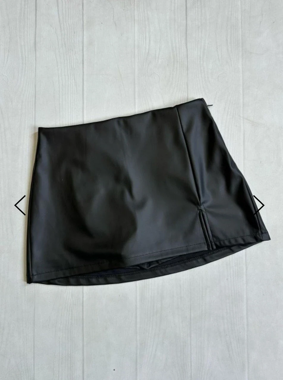 SHORT POLLERA CUERO