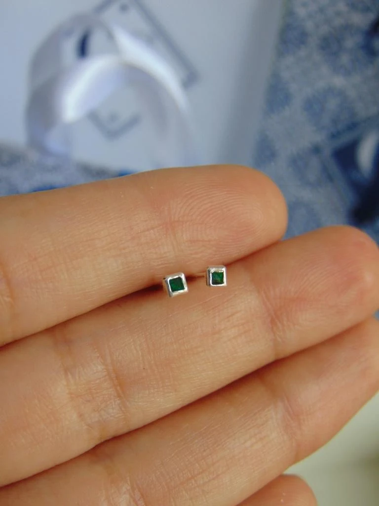 TOPOS PLATA LEY 925 MINI CHISPA CUADRADA VERDE 2MM 2