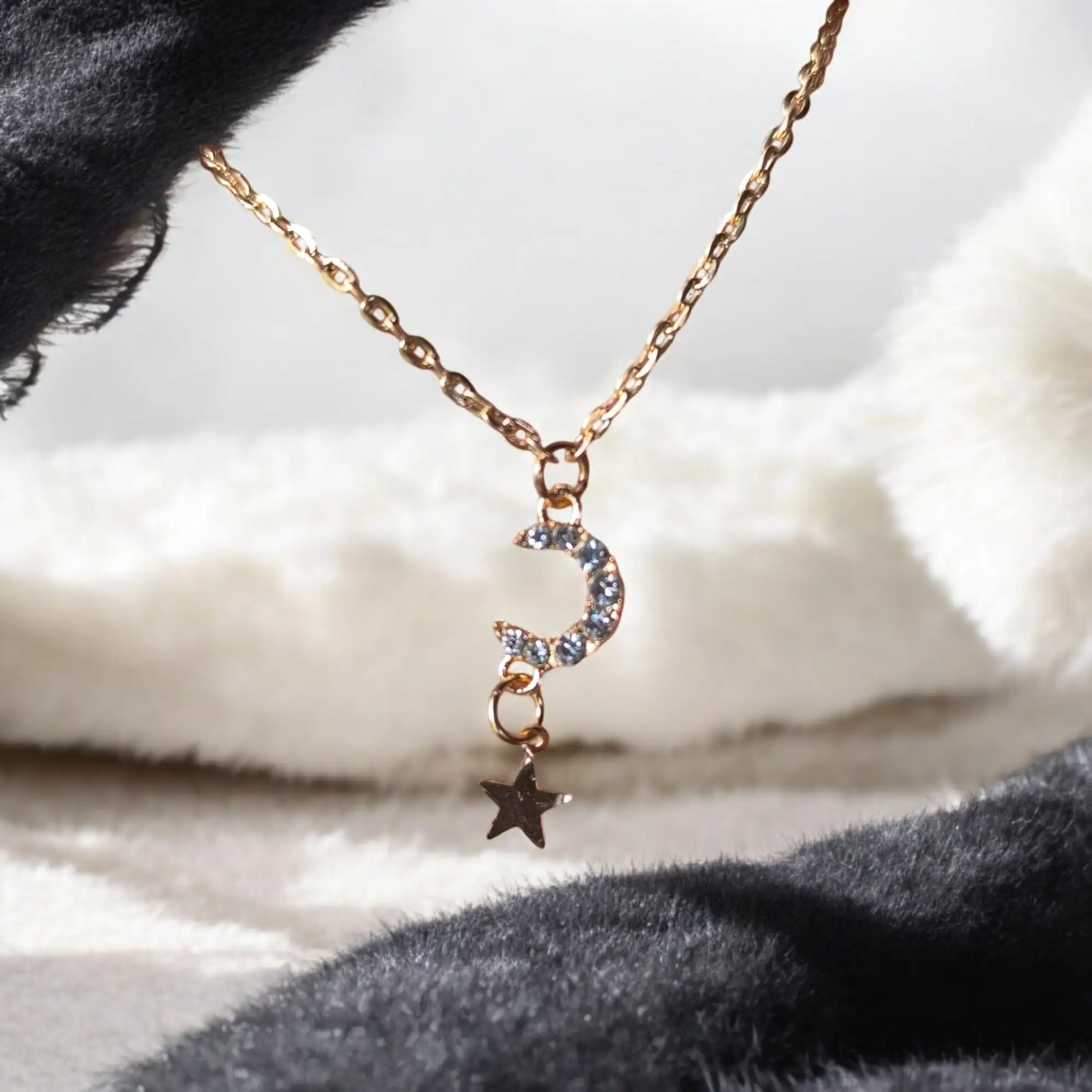 Luna y estrella celestial 