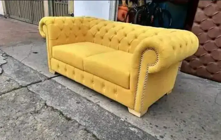 Sofa Chesterfield 2 puestos  4