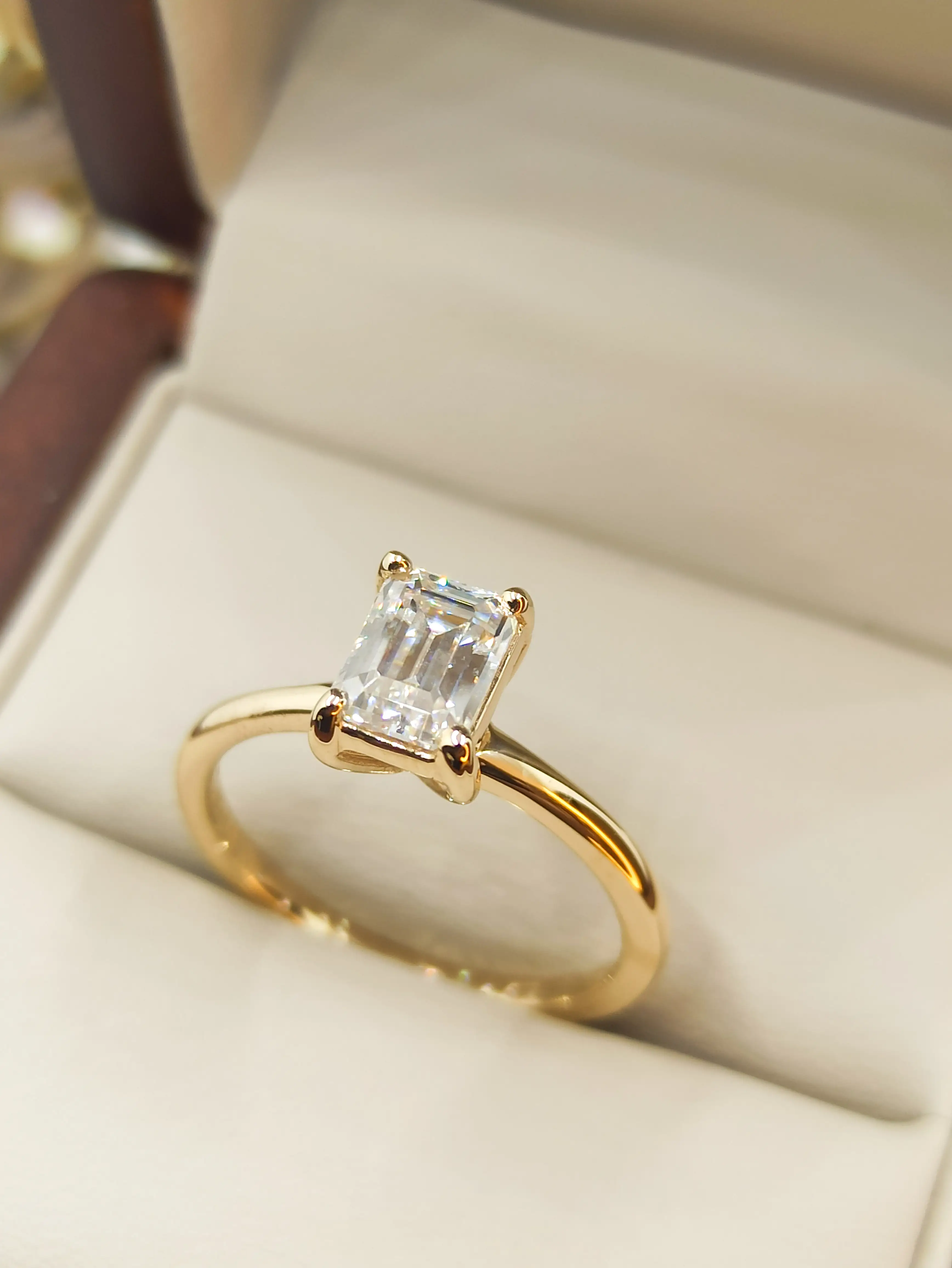Anillo Slim Esmeralda 