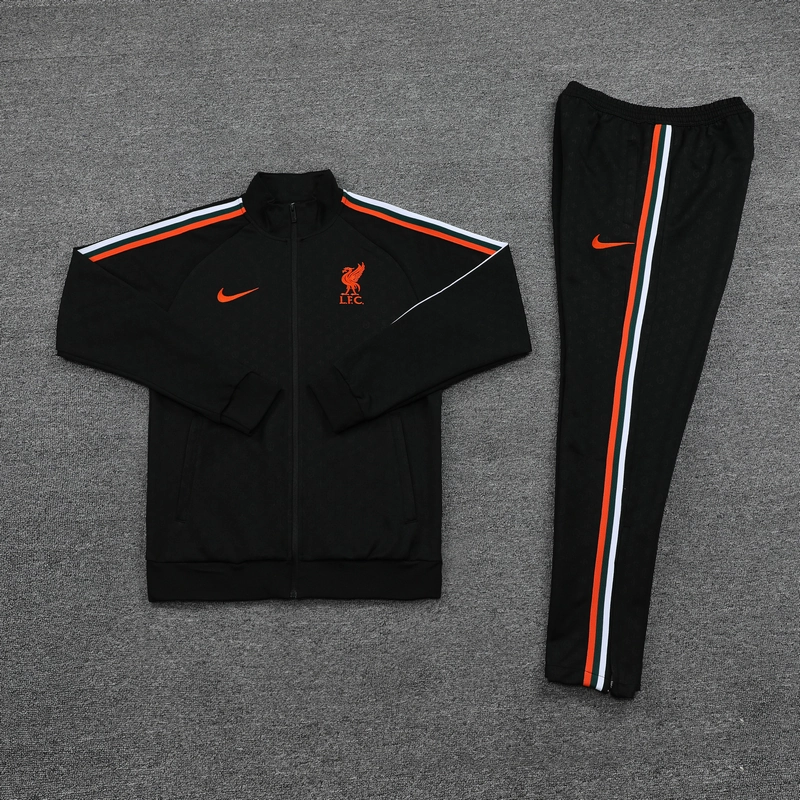 BUZO DEPORTIVO DE PRESENTACION DE LIVERPOOL 3