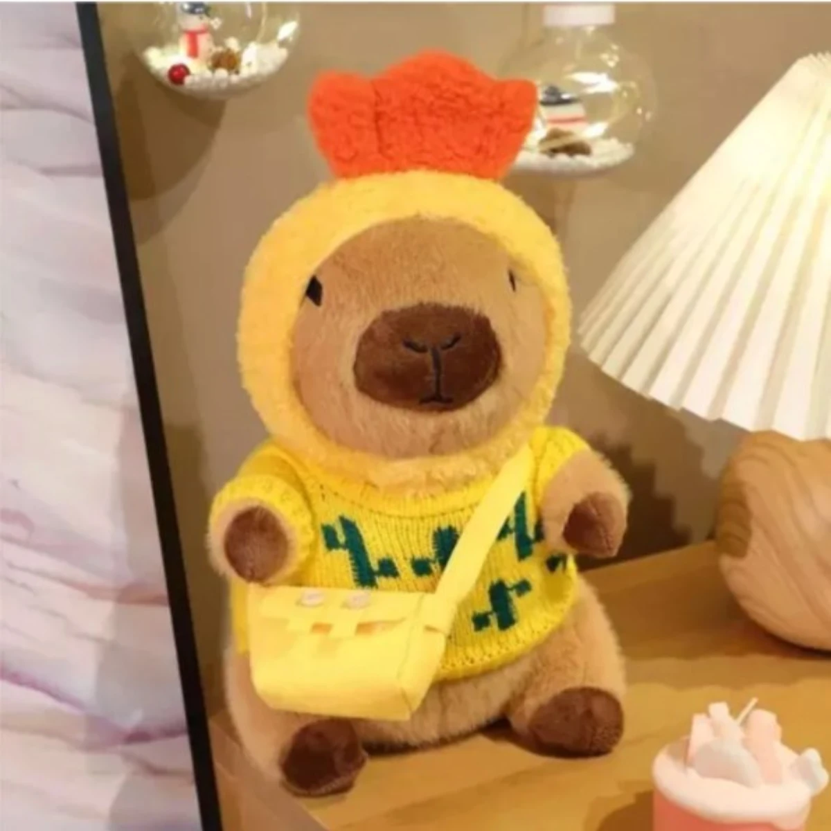Peluche capibara con 9 piezas de ropa  4