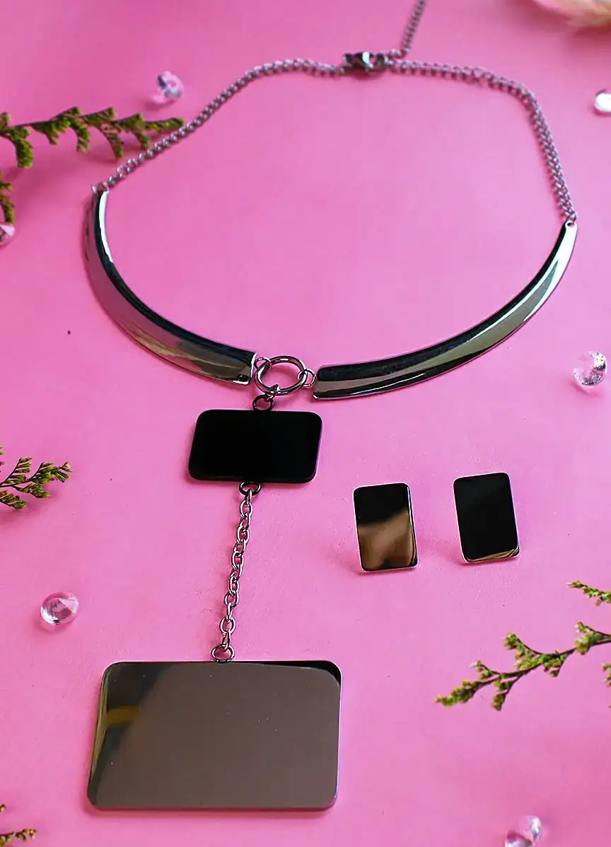 MAXI collar