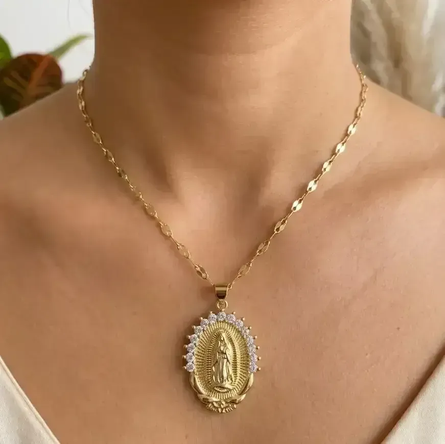 Cadena Y Dije En Acero Con Piedra Circon De Virgen De Guadalupe Piedras Blancas 3