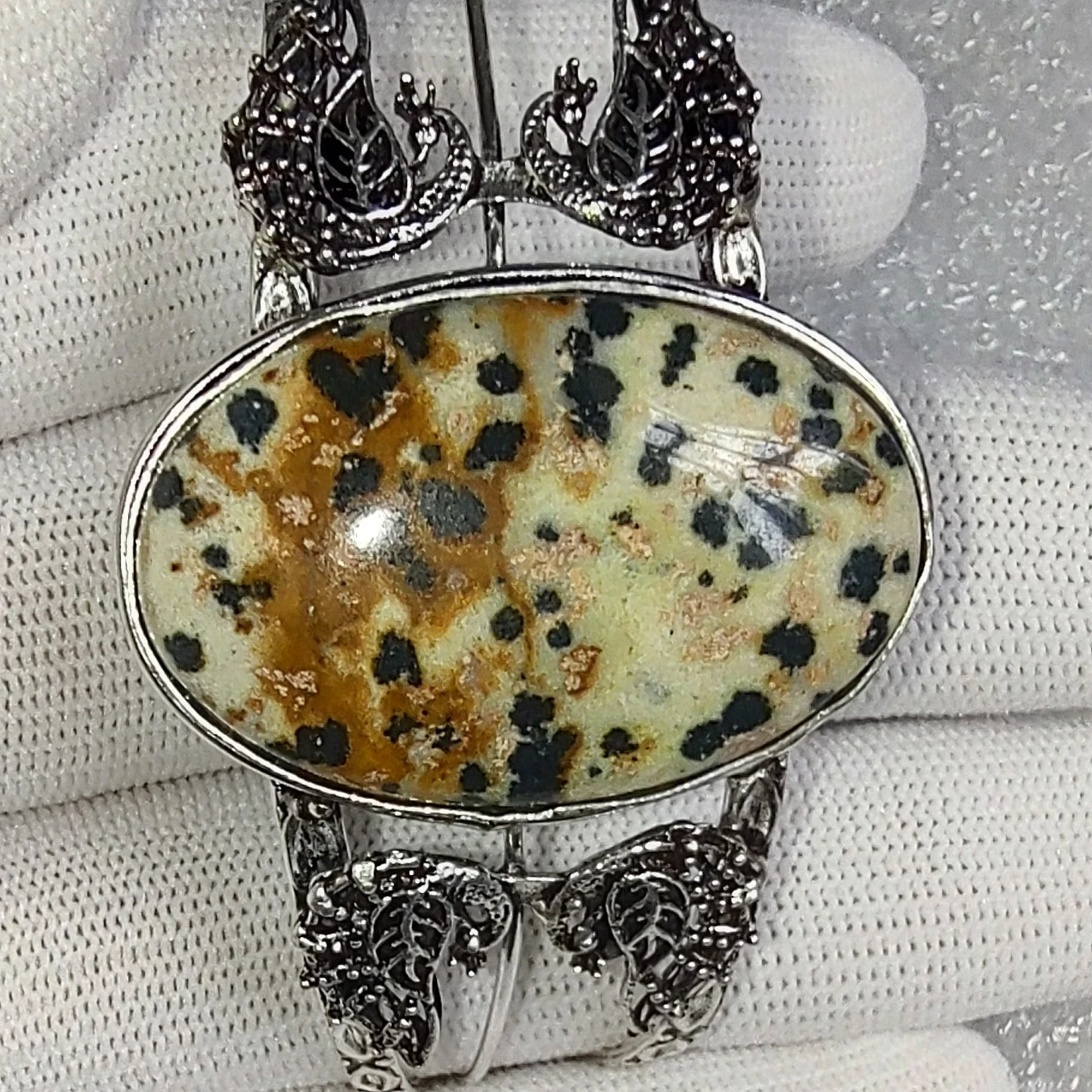 Pulsera bañada en plata con Jaspe Dalmata