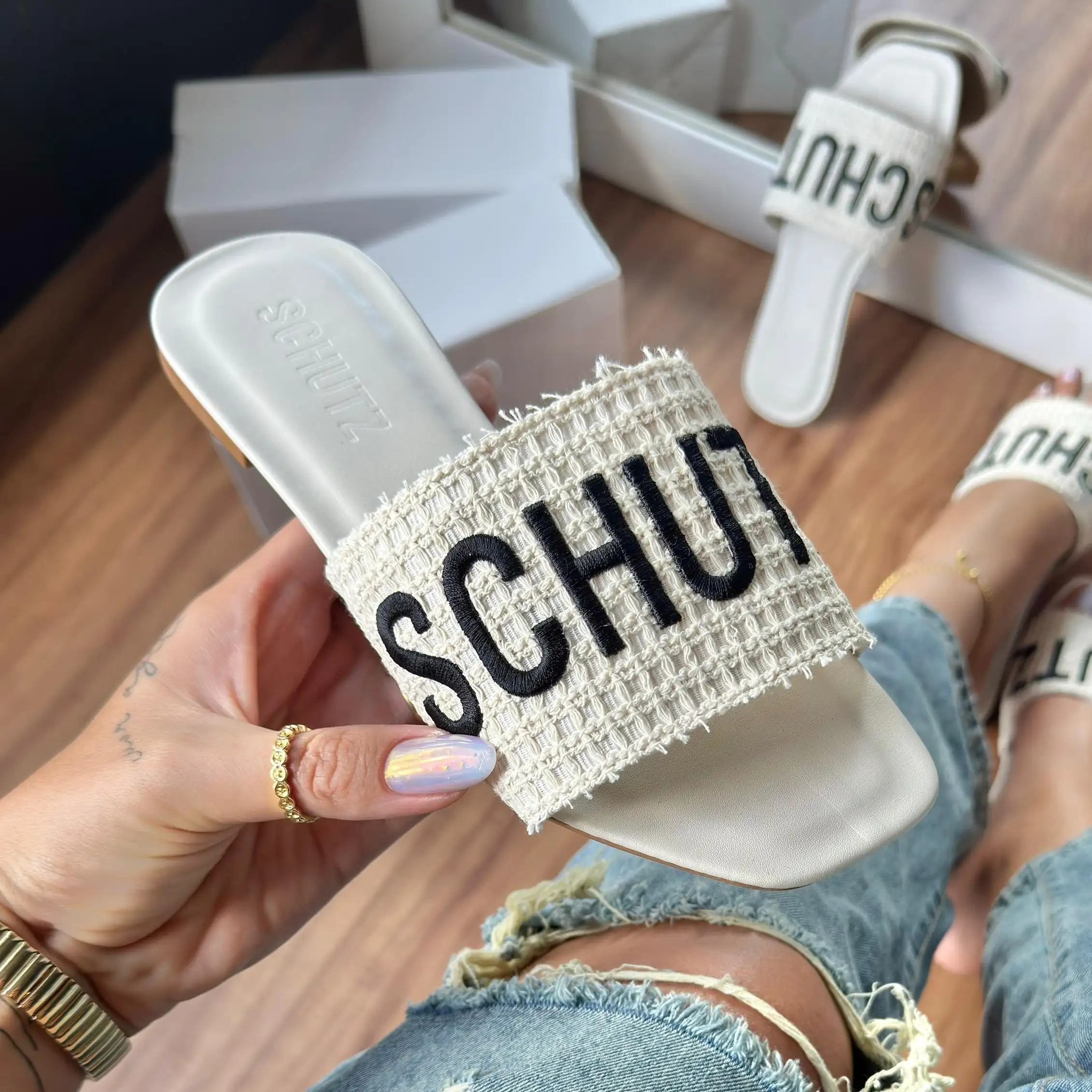 SANDÁLIA RASTEIRA SCHUTZ RENDA