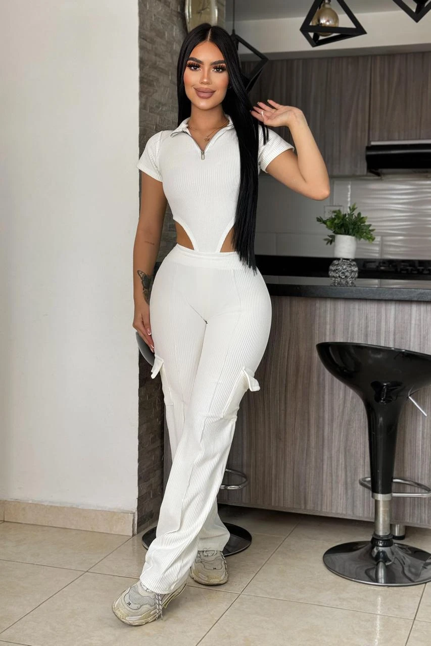 Conjunto blusa body y pantalón cargo 