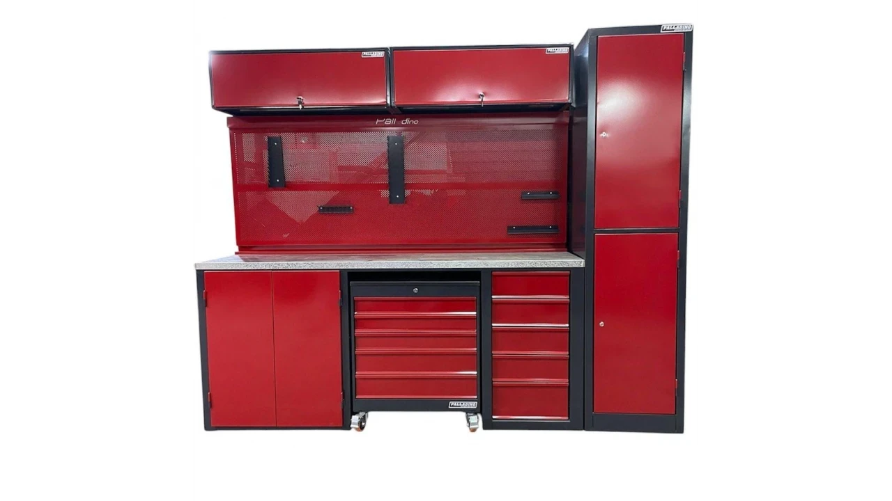 Banco de 2 mts 4 cajones, puerta y mesa movil 5 cajones + tablero de 2 mts + 2 alacenas con suspensión 0,96 x 0,30 x 0,30 mts + armario 0,49 x 0,50 x 2,04mts