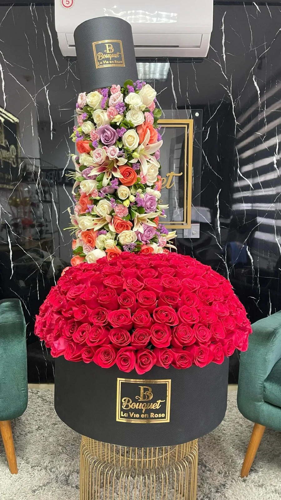 Maxi redodondo con rosas y cascada de flores  3