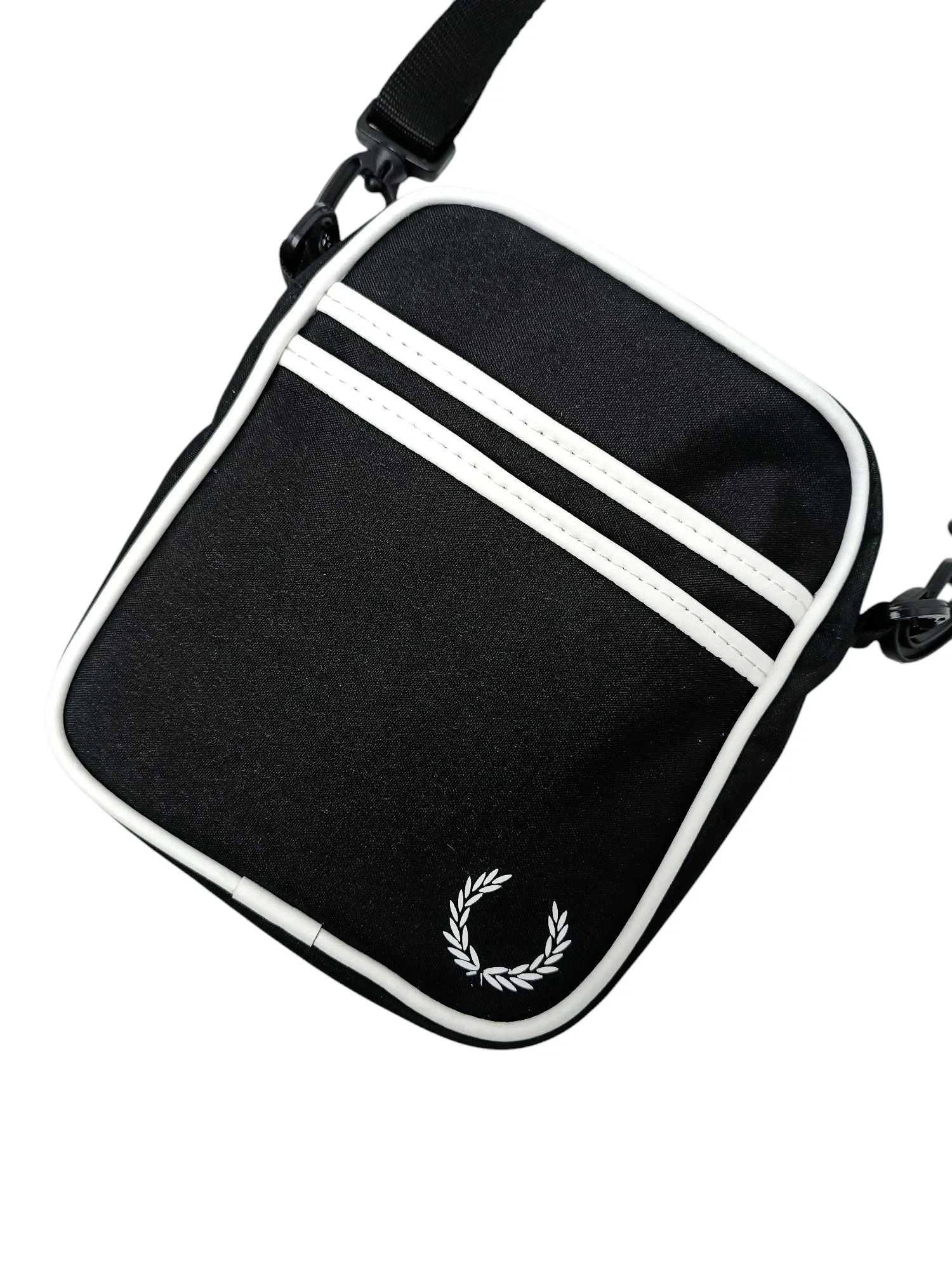 Carriel pequeño negro con blanco 2