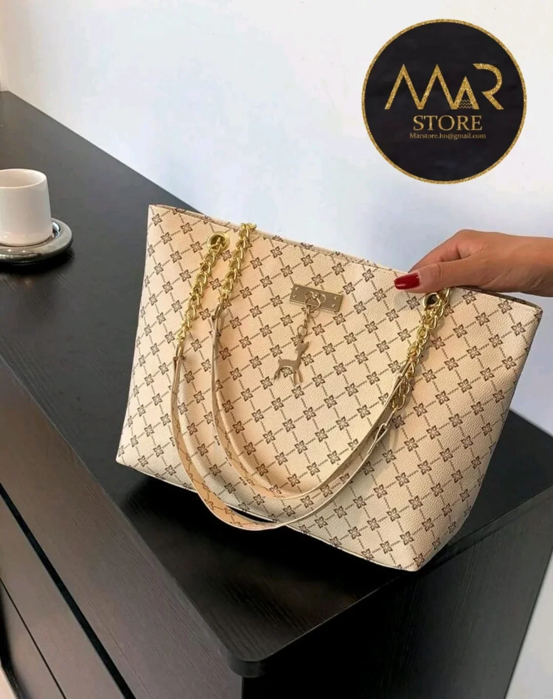 Cartera amplia beige