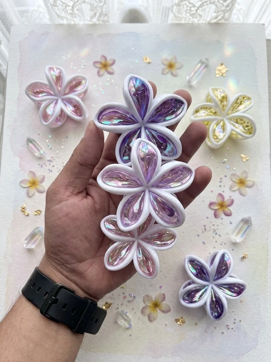 Pinzas para Cabello de Flores Iridiscentes "Flora": Brillo Mágico y Elegancia Floral (Paquete de 12) 4