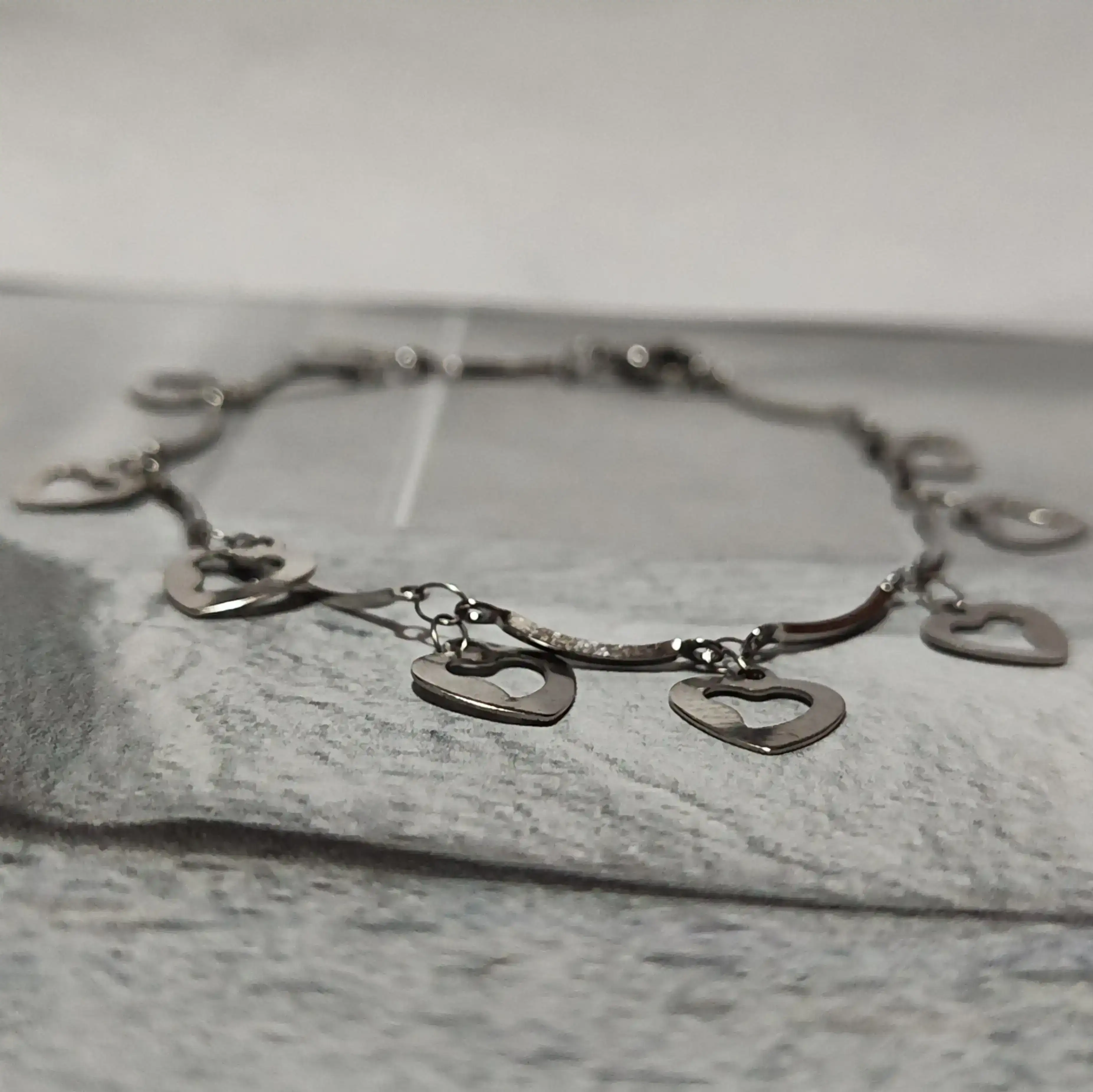 Pulsera tubos c/ dijes corazones  3