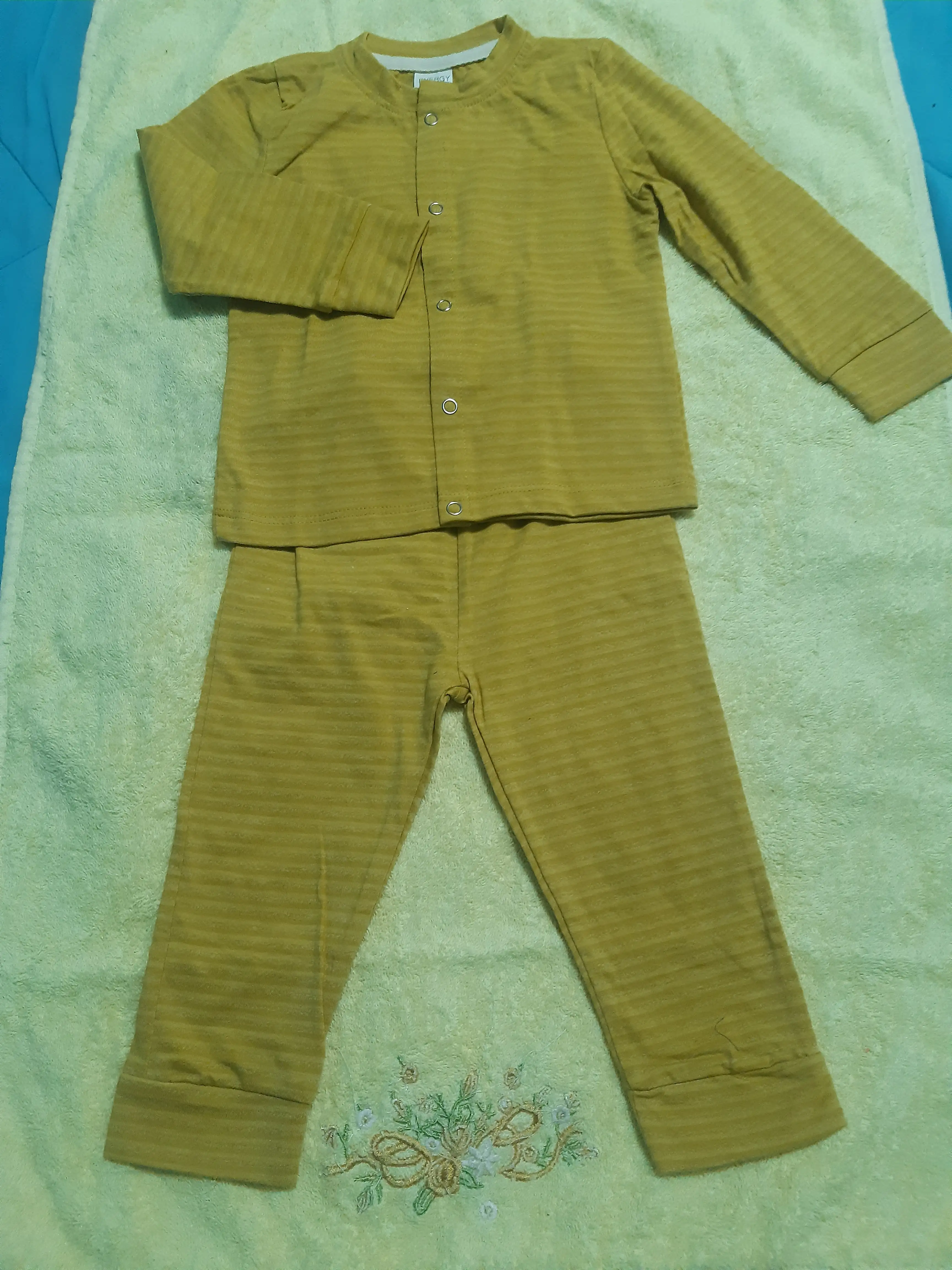 Terno bebe pantalon y saquito  2