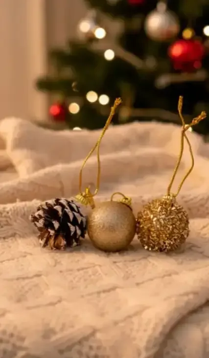 Esfera/adorno navideño surtido 3cm 20 piezas c/caja de acetato  3