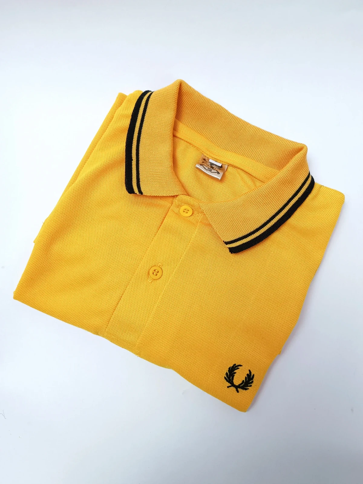 Camisa polo amarillo mostaza con negro  2