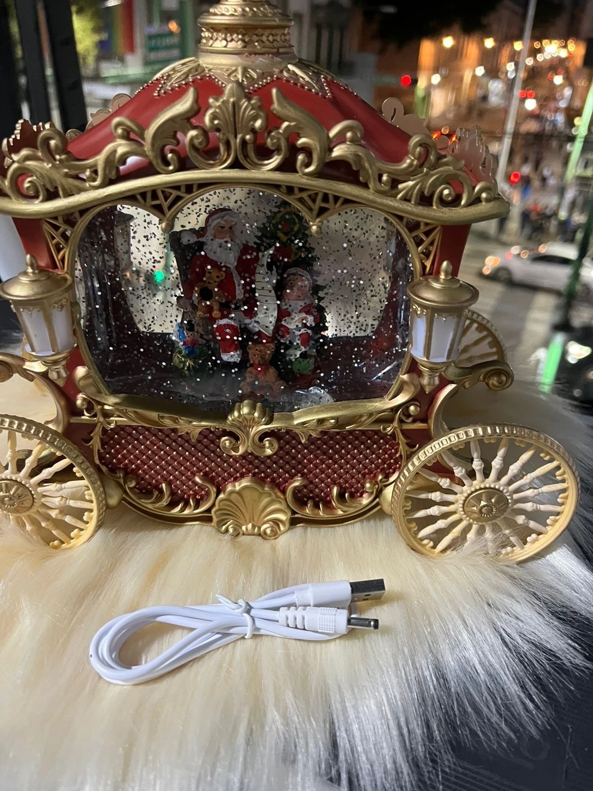 Carruaje Navideño Mágico con Luz LED, Música y Torbellino de Nieve 🎄✨ 3
