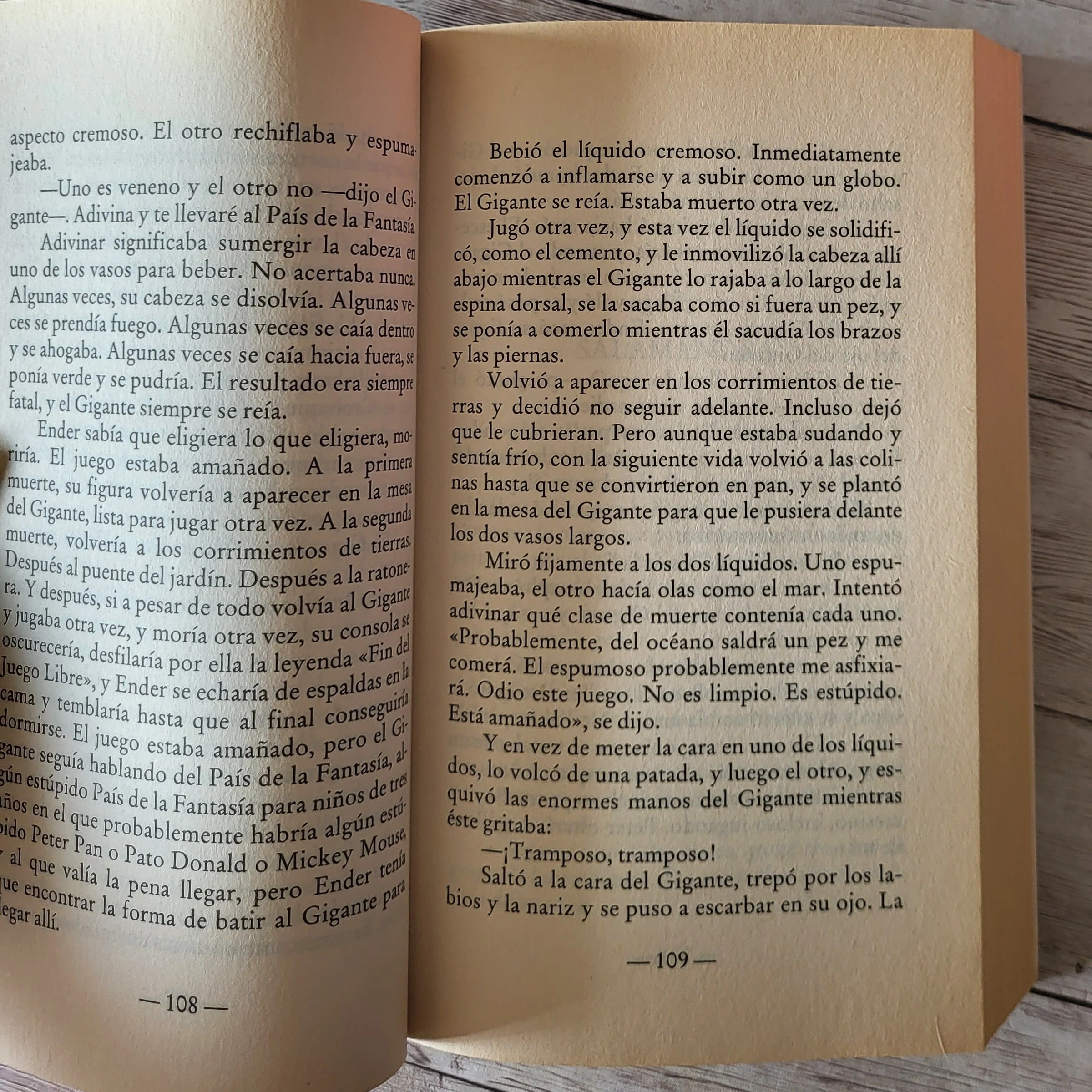 El juego de ender / Orson Scott Card /Ciencia Ficción  3