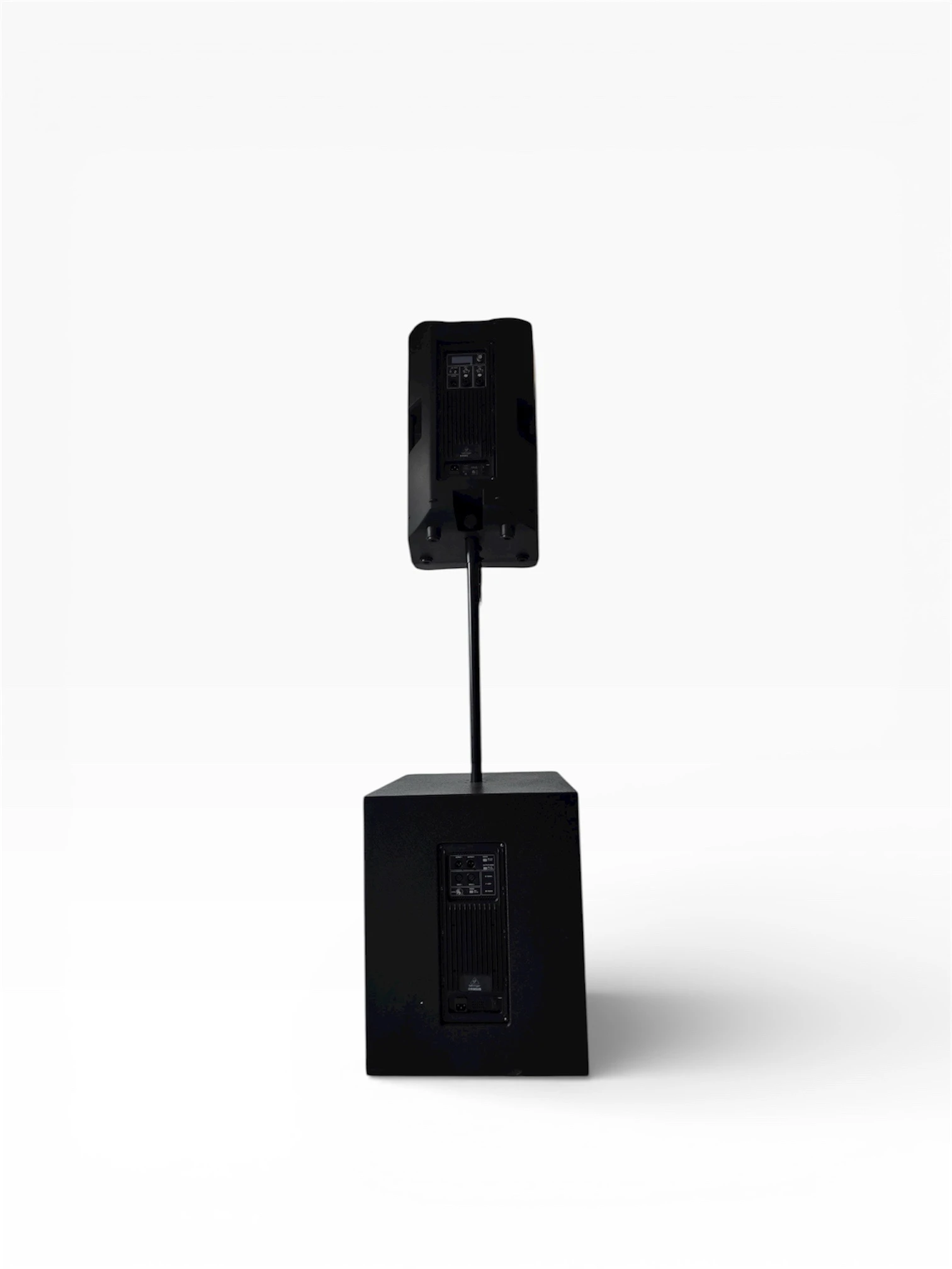  COMBO DE COLUMNA BEHRINGER DR115DSP Y DR18SUB PRECIO: 7500Bs LA COLUMNA BEHRINGER DR115DSP - DR18 SUB  INCLUYE : 1 MONITOR BEHRINGER DR115DSP  1 BAJO BEHRINGER DR18SUB  1 CABLE DE CONECCION  1 TUBO 💥💥💥PRECIO POR COLUMNA 7500Bs💥💥💥 POTENCIA DE 6000W.  3
