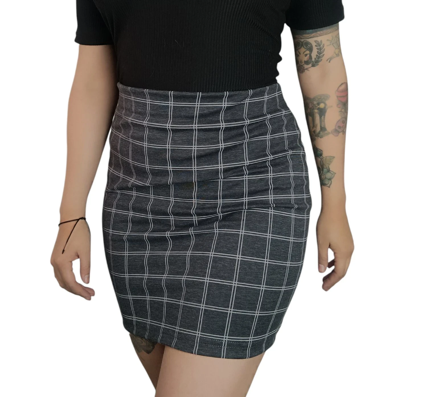 Falda gris con cuadros blancos