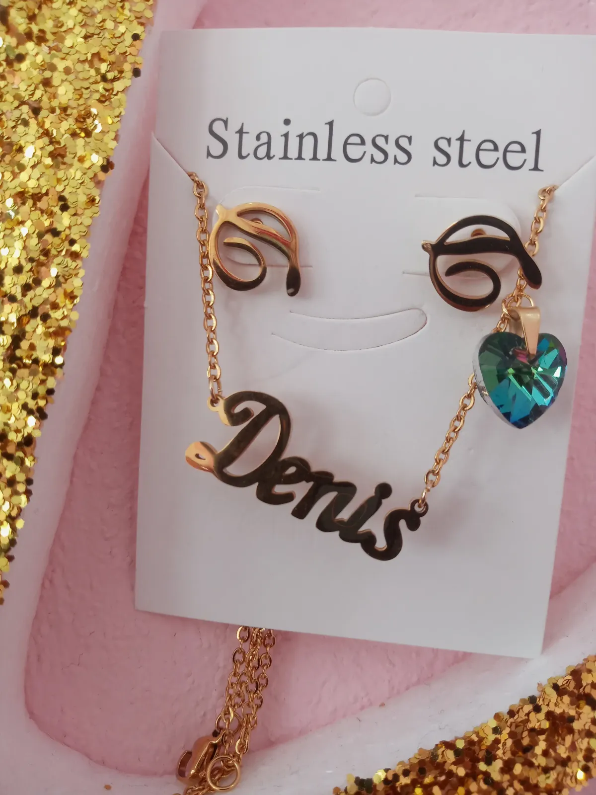 Nombre con aretes 2