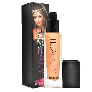 BASE PARA ROSTRO HUDABEAUTY 40ML CAJA NEGRA CON MUJER AL FRENTE