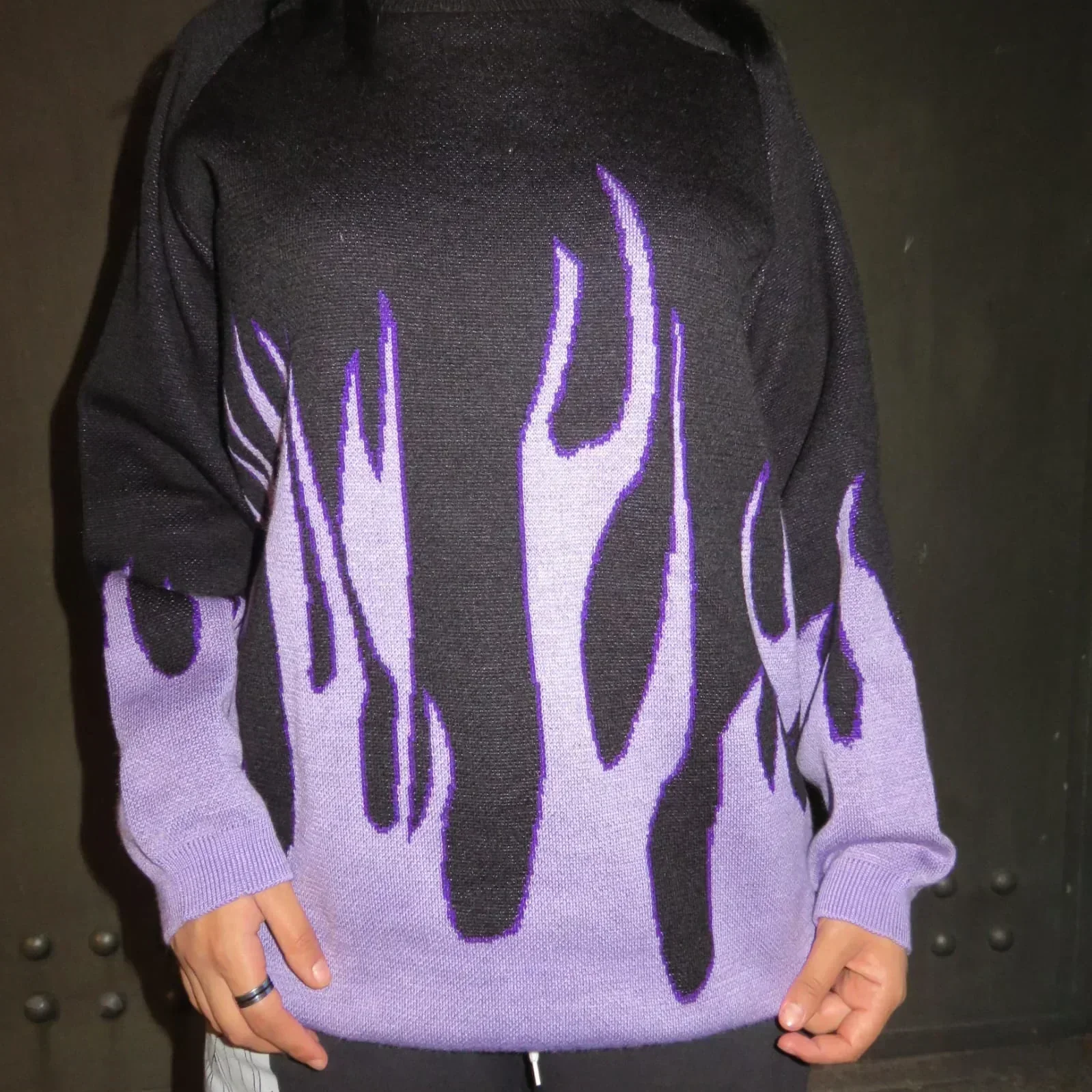 Suéter morado de flama
