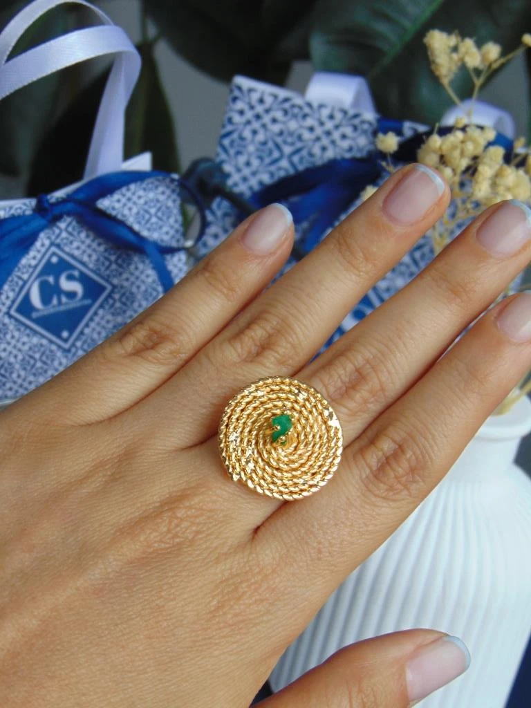 ANILLO BAÑO DE ORO 24K ENTORCHADO MURRALLA ESMERALDA