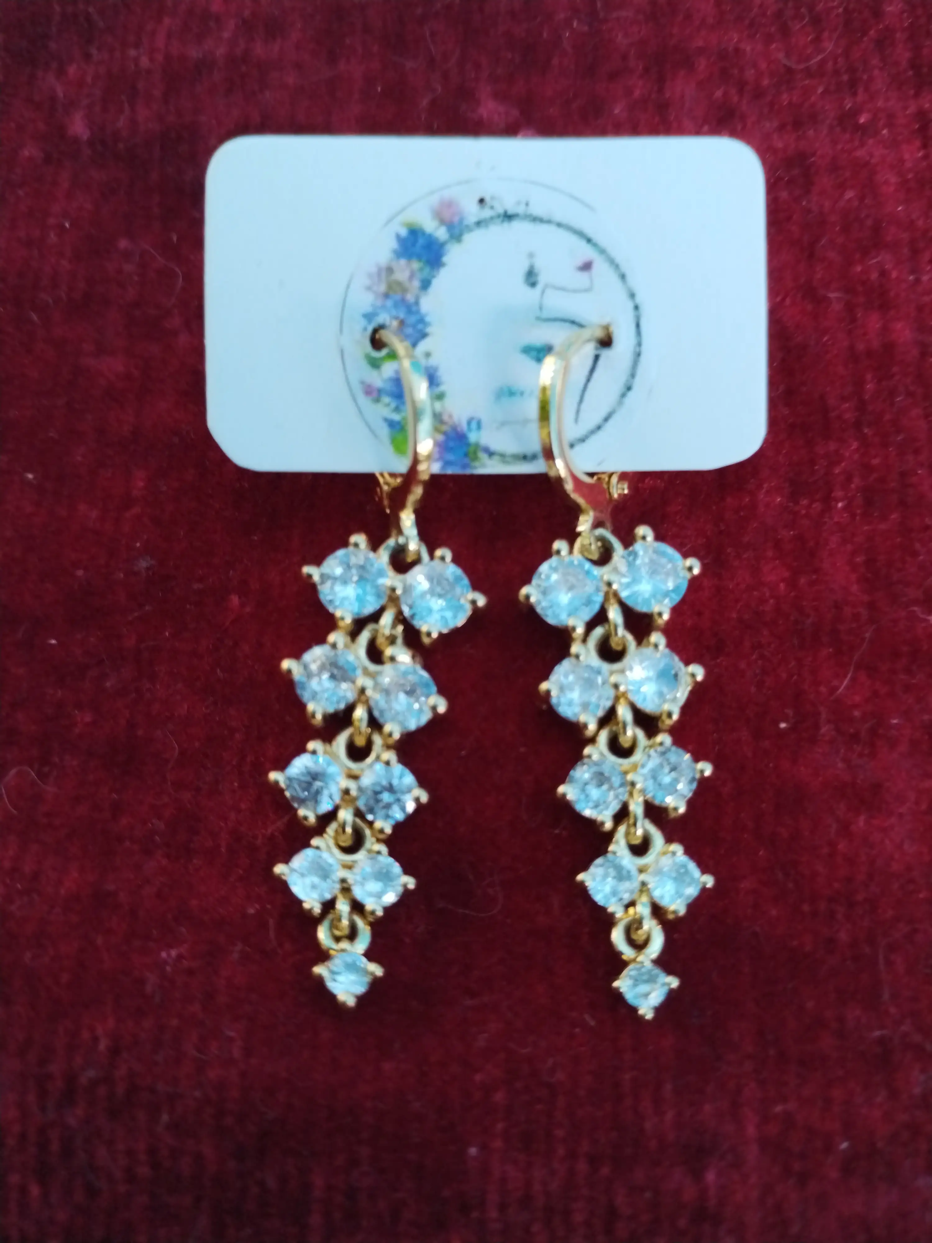 🌱 Aretes con circonias blancas